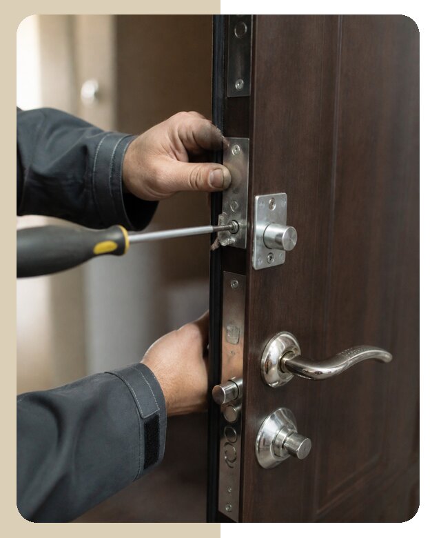 Профессиональная замена ночной задвижки на двери в Сальске
